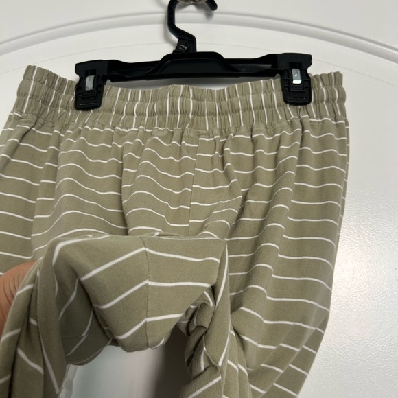 Sarah's Day x White Fox Active Green Striped Jogger Pants Size Medium - Picture 8 of 11